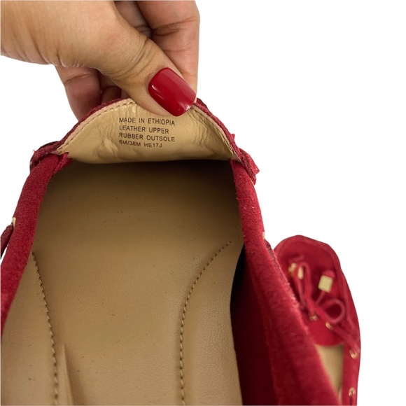 Michael Kors Moc Suede loafer flats size 6 red tassels gold hardware - Picture 6 of 7